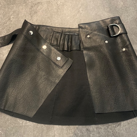 Zara, S belted, faux-leather, A-line, black, mini skirt. - Picture 6 of 10